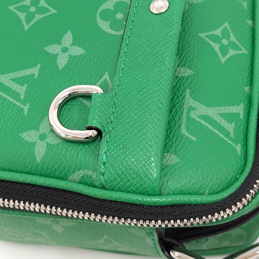 Louis Vuitton Alpha Messenger Bag cactus green canvas embossed Taiga - Picture 7 of 10